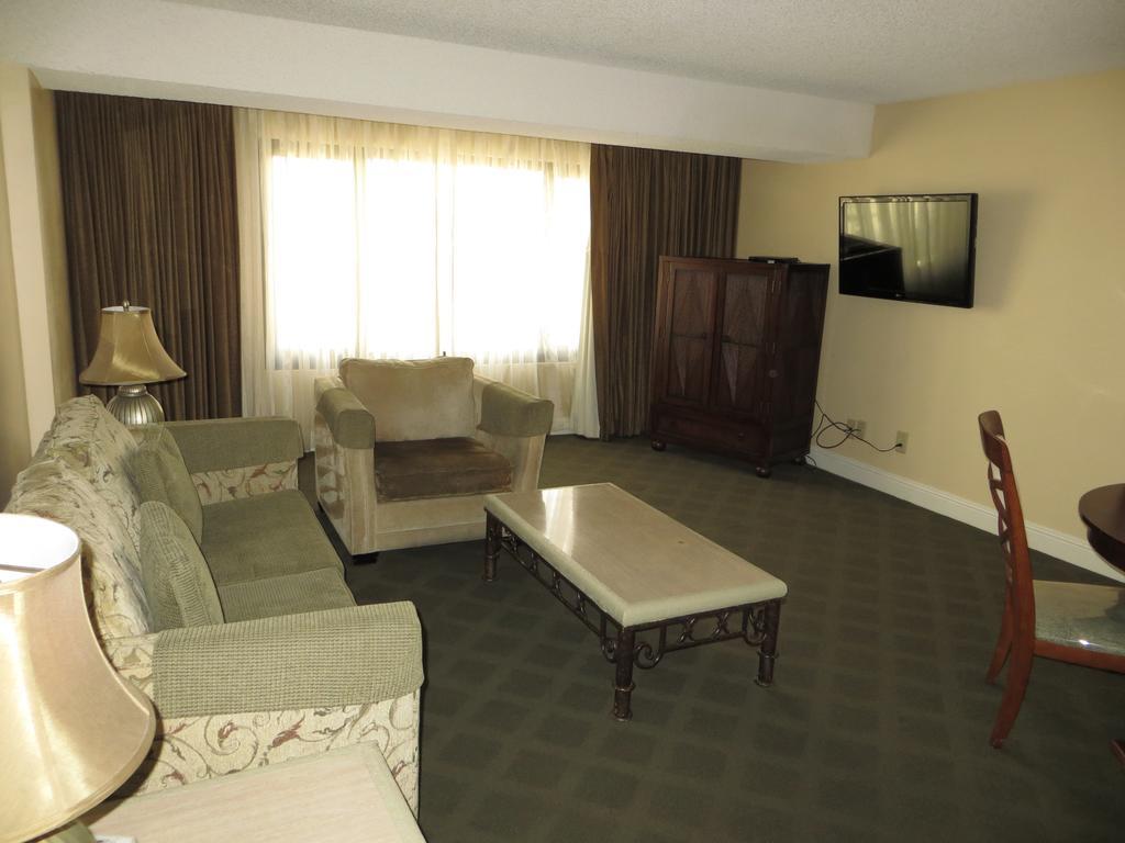 Jockey Center Strip Aparthotel