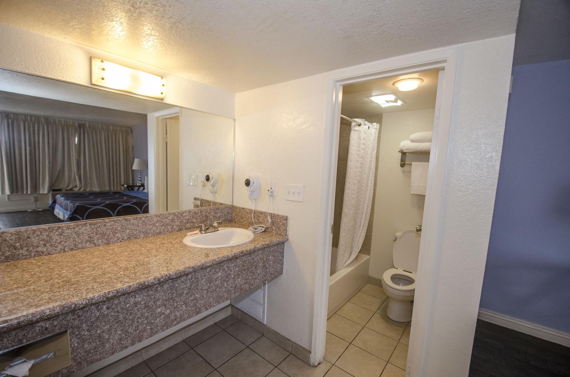 Super 8 By Wyndham North Strip/fremont St. Area