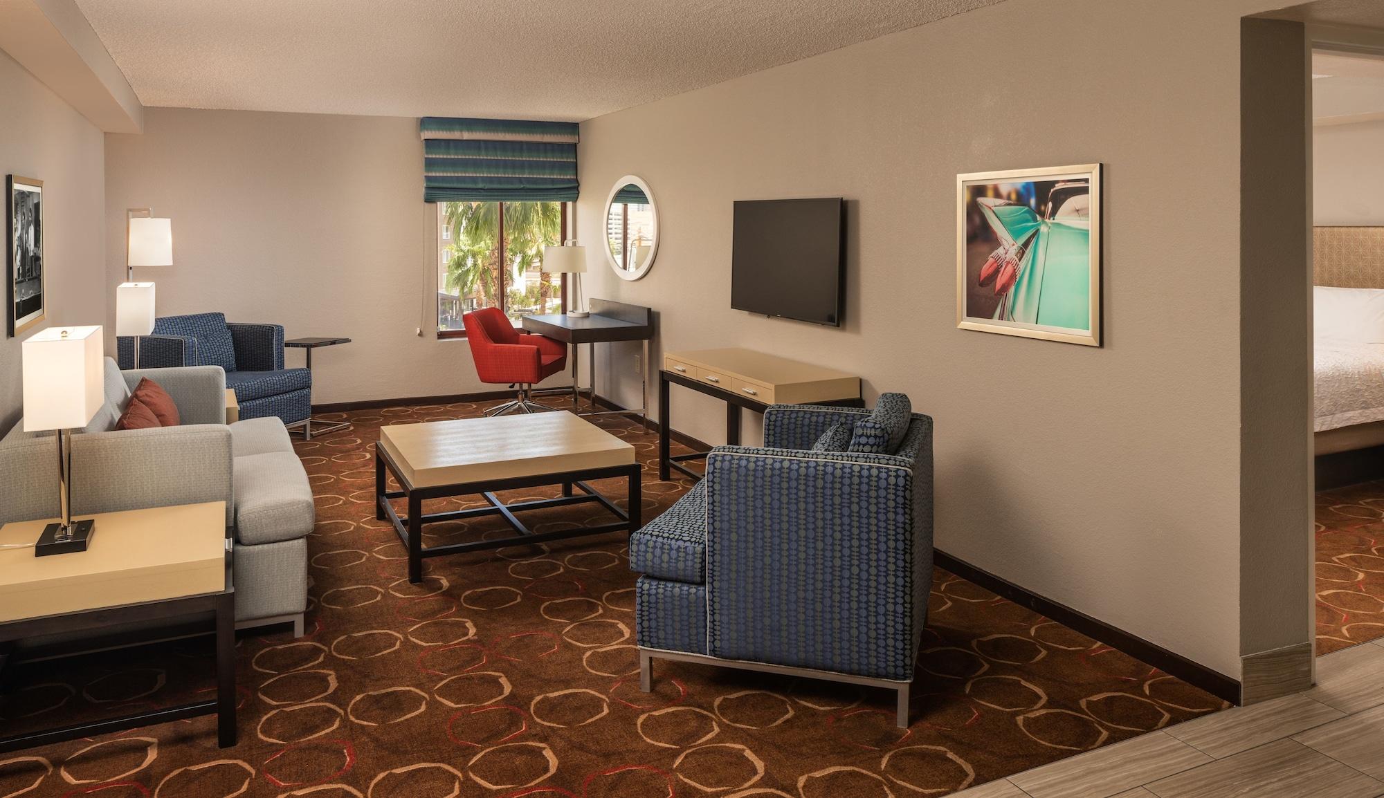 Hampton Tropicana