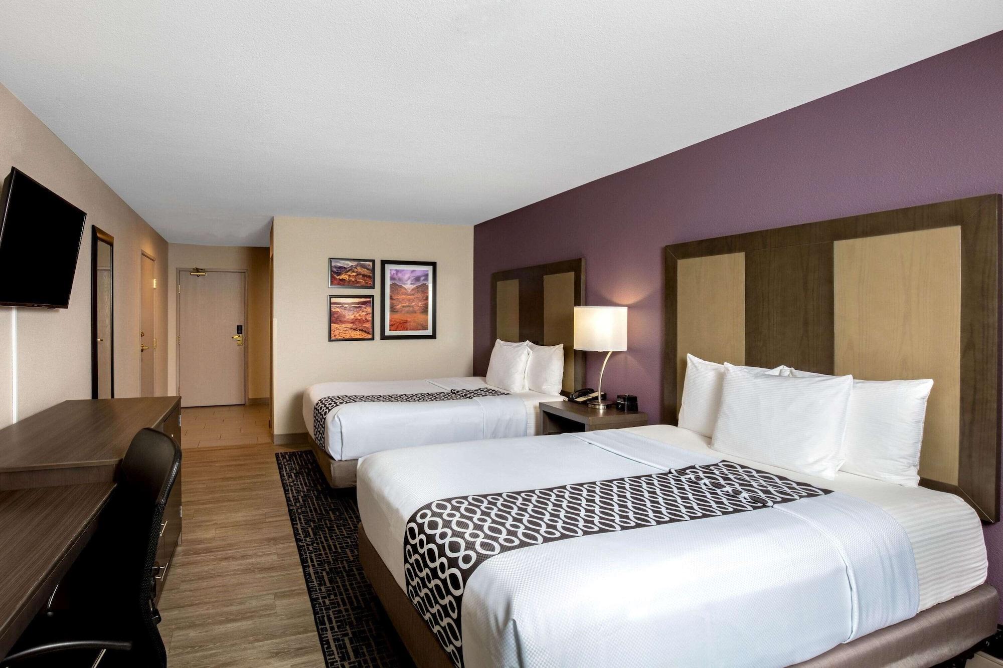 La Quinta & By Wyndham Nellis Hotel
