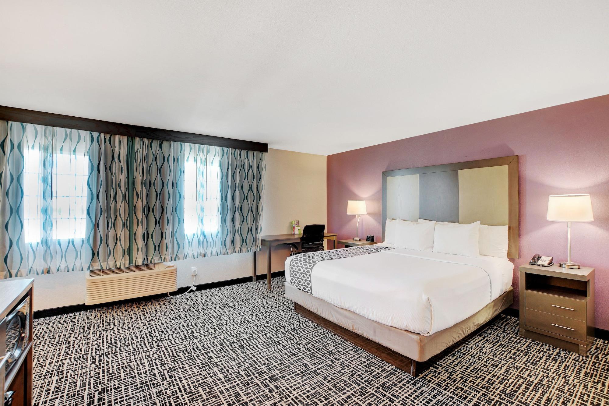 Hotel La Quinta & By Wyndham Nellis 3*