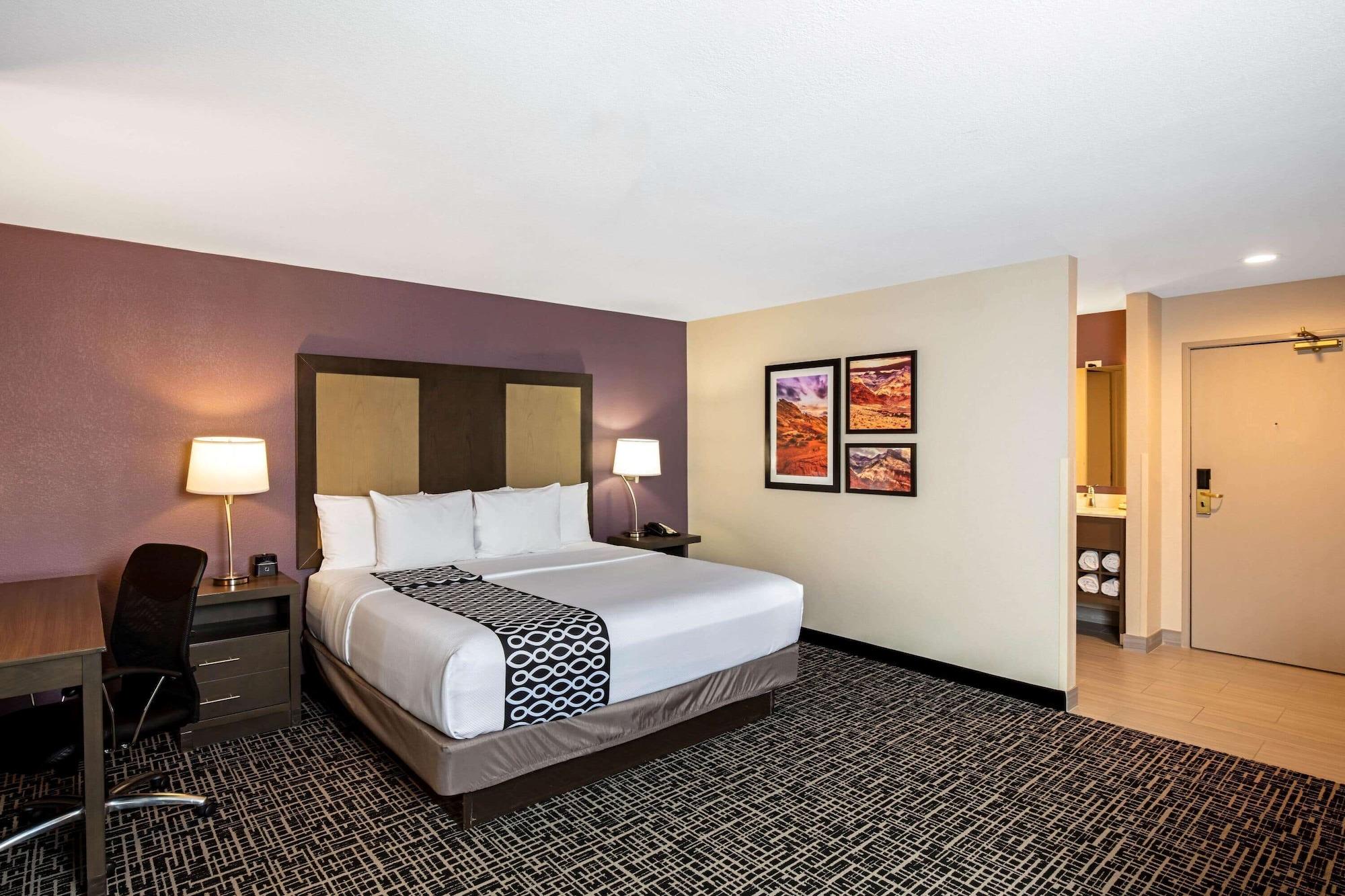 La Quinta & By Wyndham Nellis Las Vegas