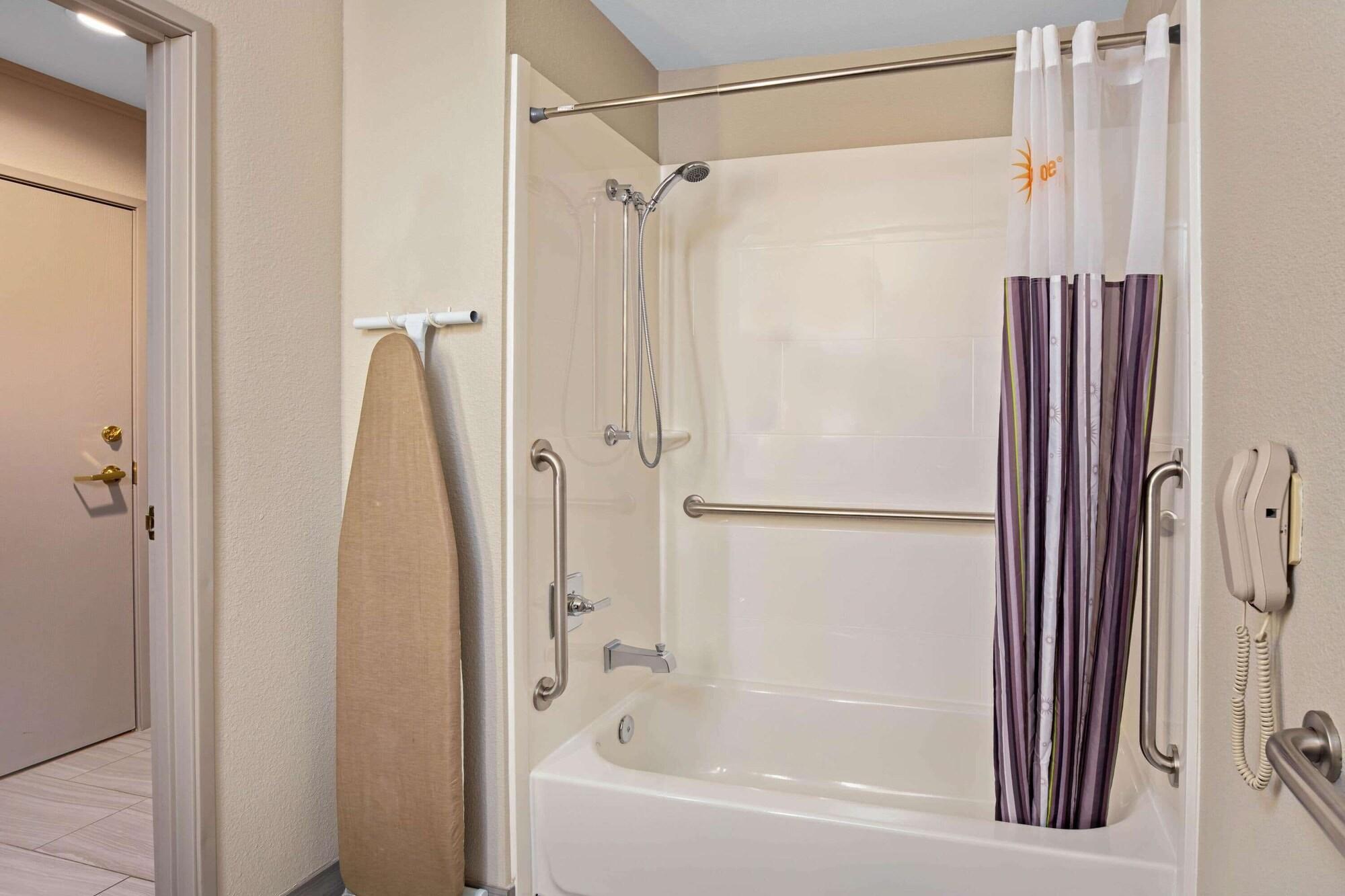 Hotel La Quinta & By Wyndham Nellis 3*