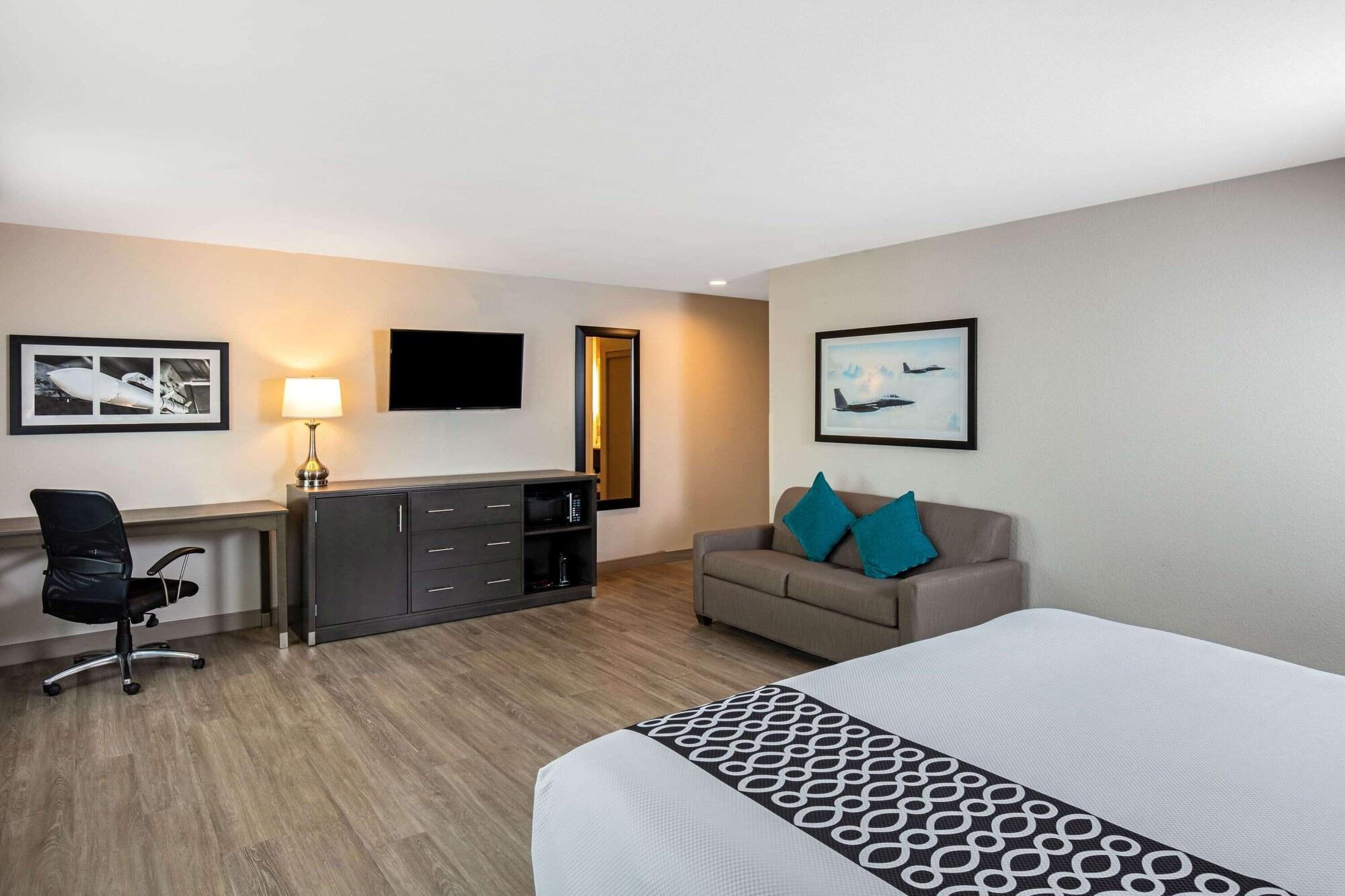 La Quinta & By Wyndham Nellis
