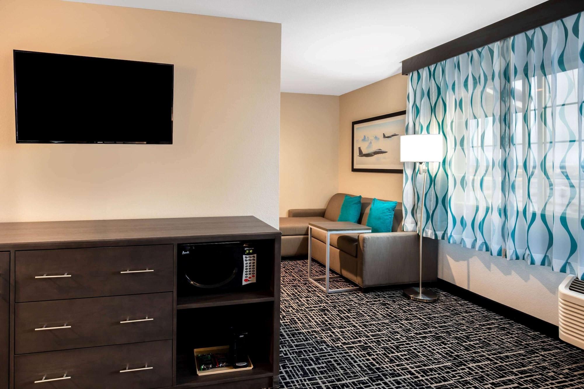 Hotel La Quinta & By Wyndham Nellis 3*