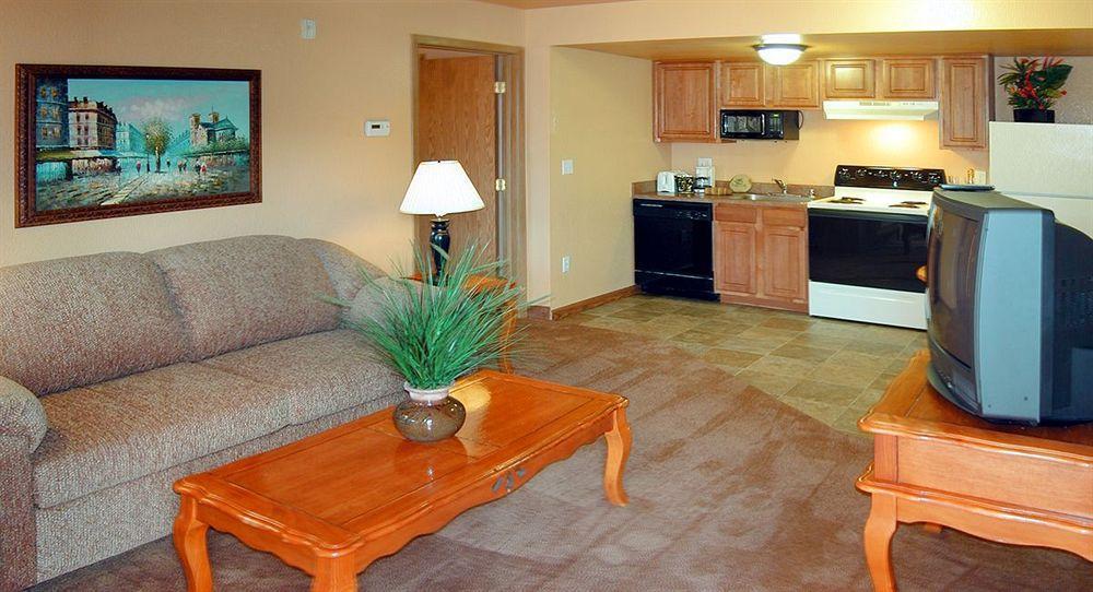 Nellis At Main Gate Hotel