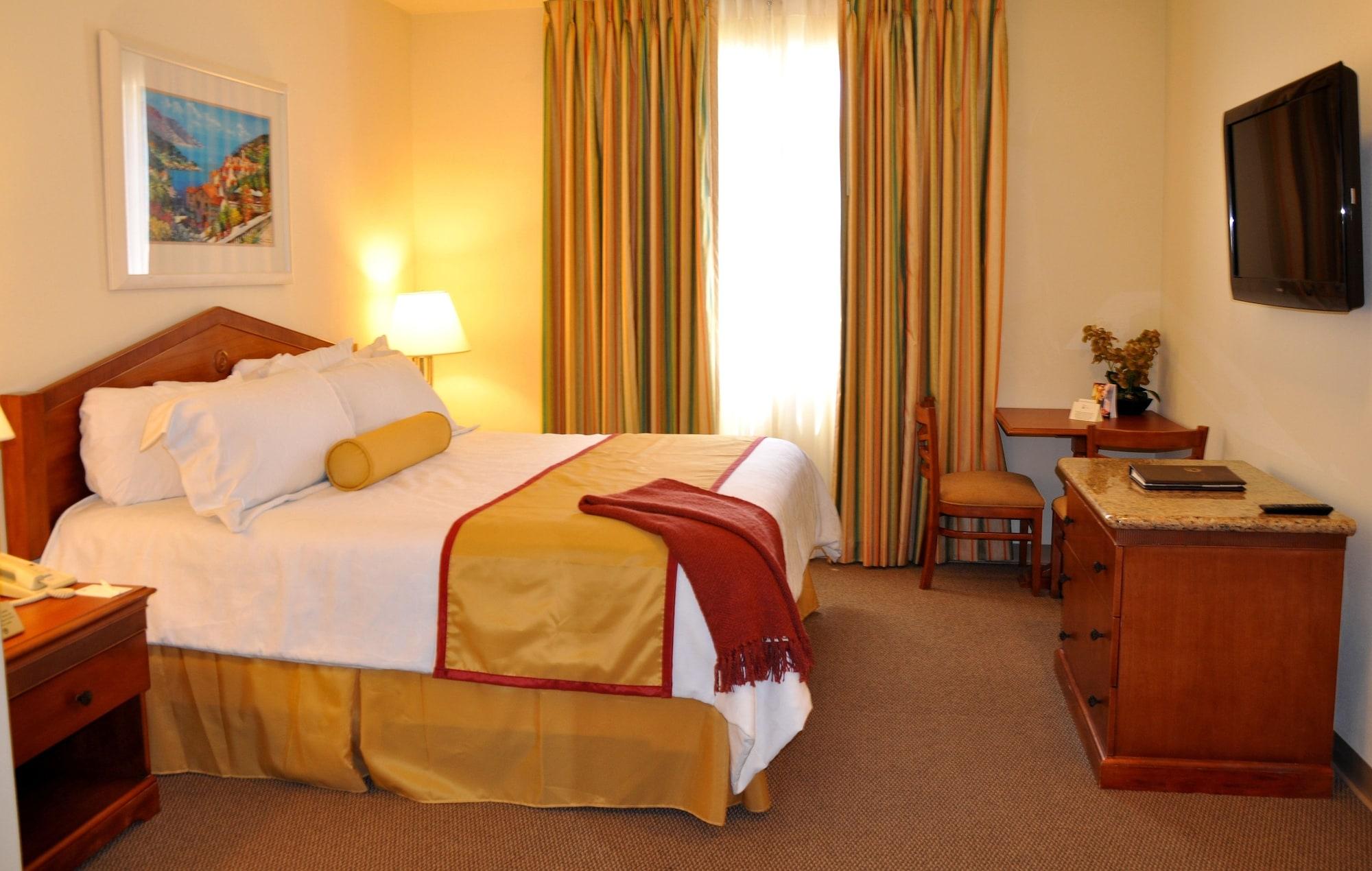 Club De Soleil All-suite Resort