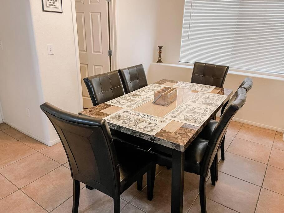 3 Bedroom 15min To Strip/fremont St Exp Fast Wifi Ferienhaus