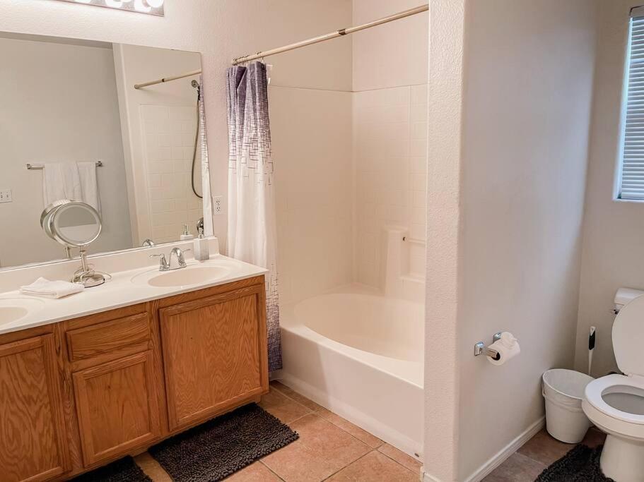 Ferienhaus 3 Bedroom 15min To Strip/fremont St Exp Fast Wifi Las Vegas