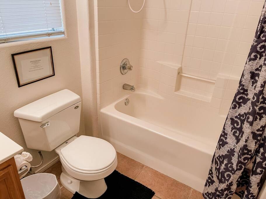 3 Bedroom 15min To Strip/fremont St Exp Fast Wifi * Las Vegas