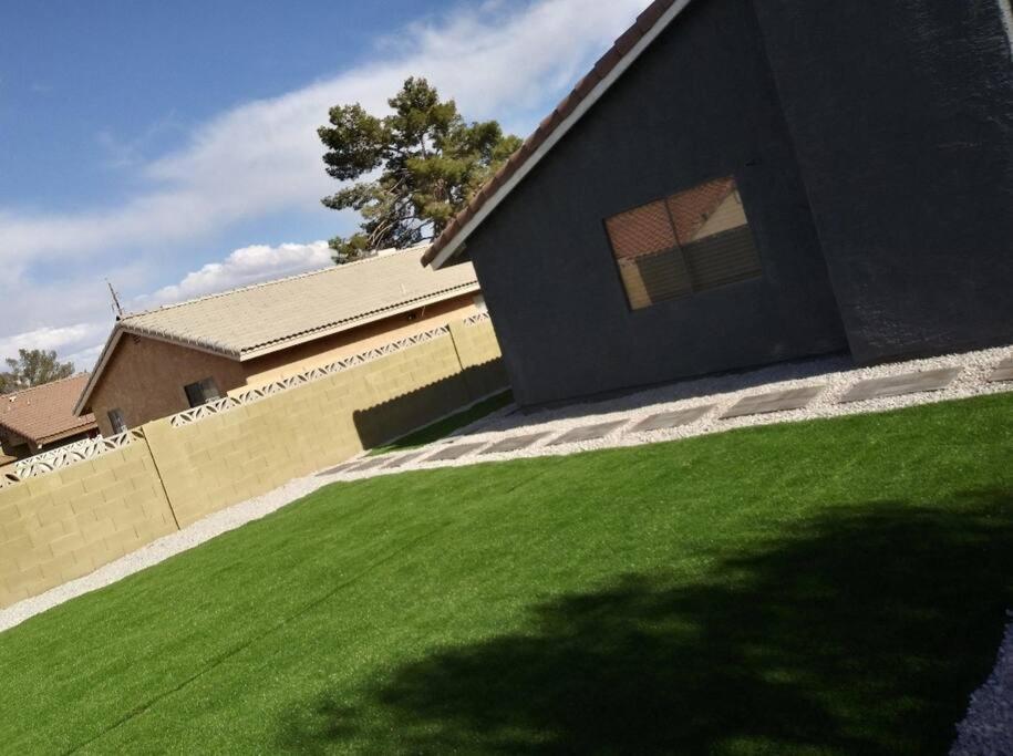 Beautiful W/ Red Door, Close To Strip/stadium Hébergement de vacances Las Vegas