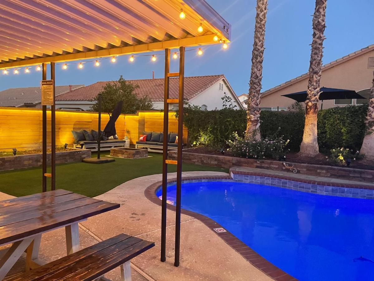 Gorgeous Henderson With Pool! Holiday home Las Vegas