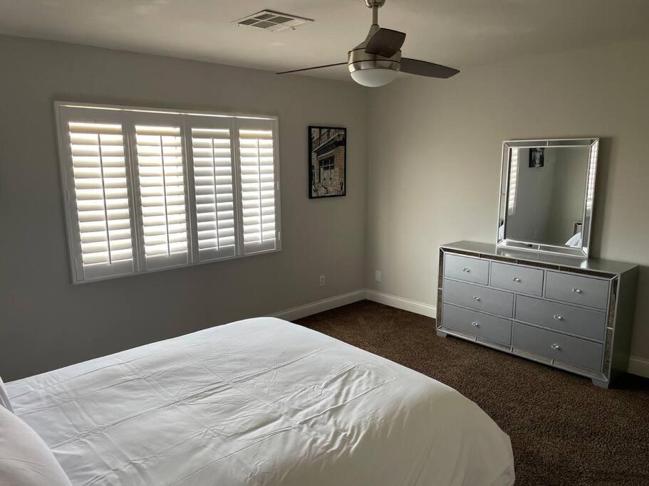 Gorgeous Henderson With Pool! Holiday home