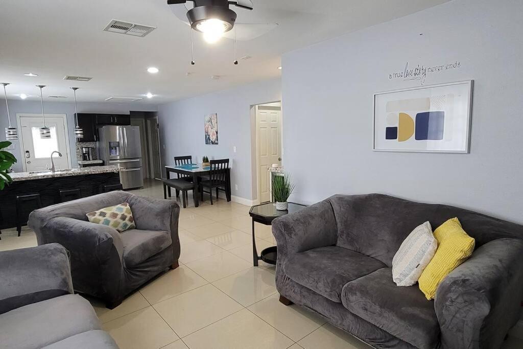 K - Fully Remodeled And Professionally Decorated Holiday home