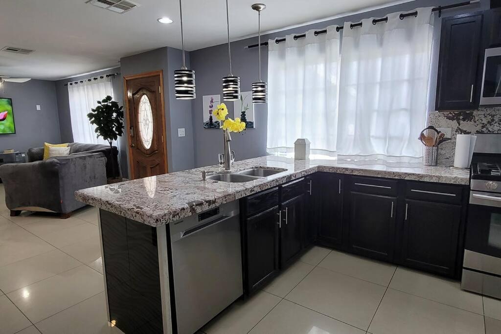 K - Fully Remodeled And Professionally Decorated Holiday home