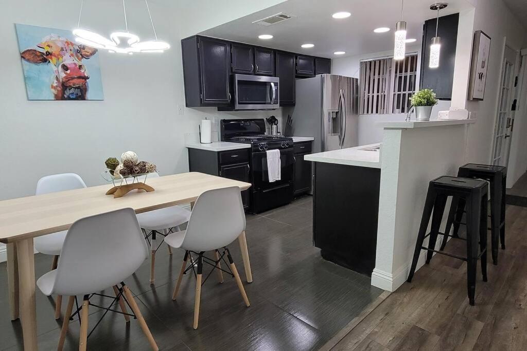 Appartement L - Fully Remodeled And Professionally Decorated *
