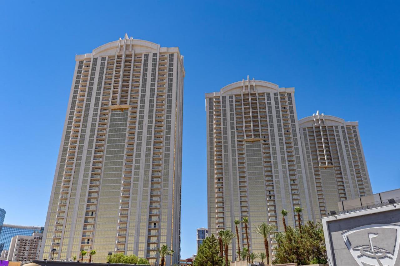 Mgm Signature Pool View