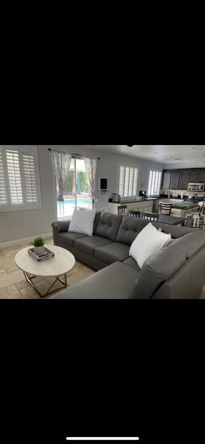 Gorgeous Henderson With Pool! Holiday home