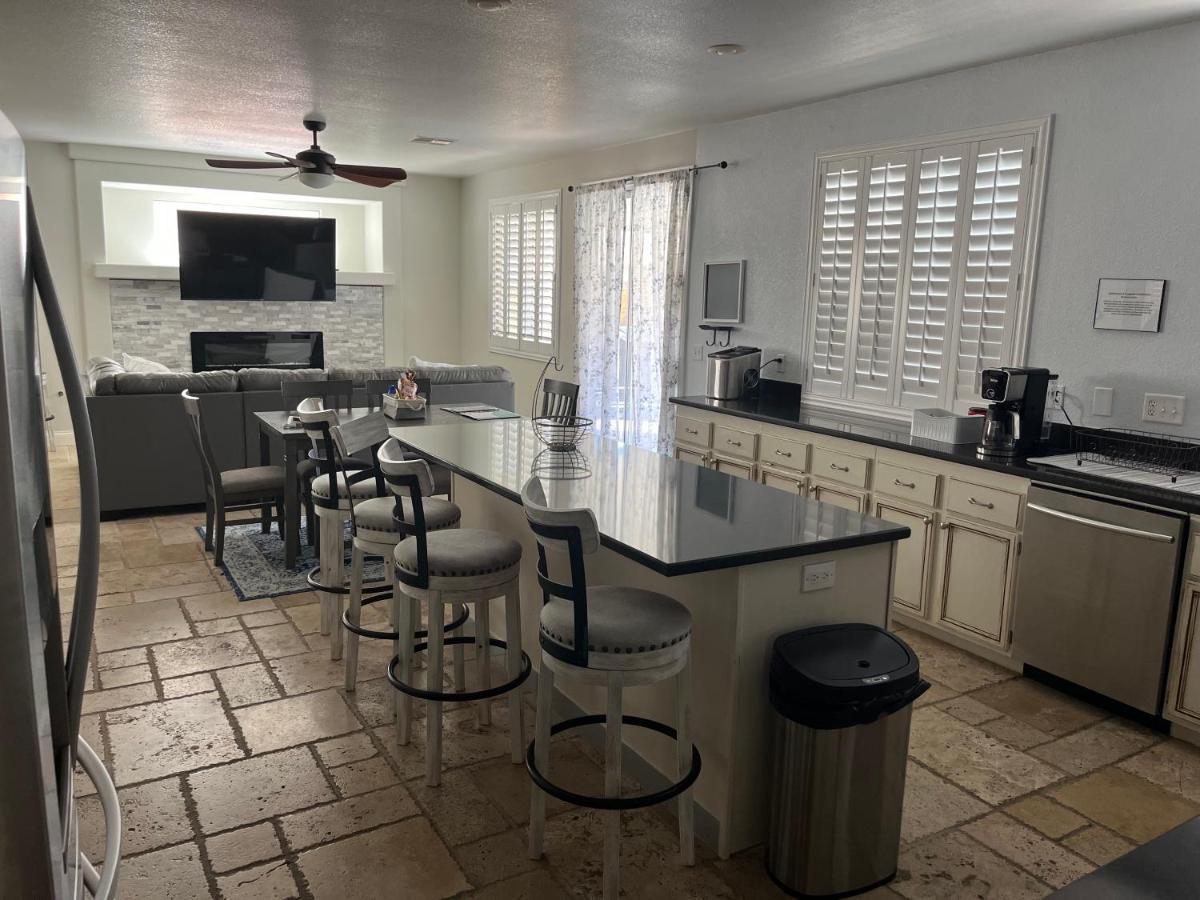 Gorgeous Henderson With Pool! Holiday home *