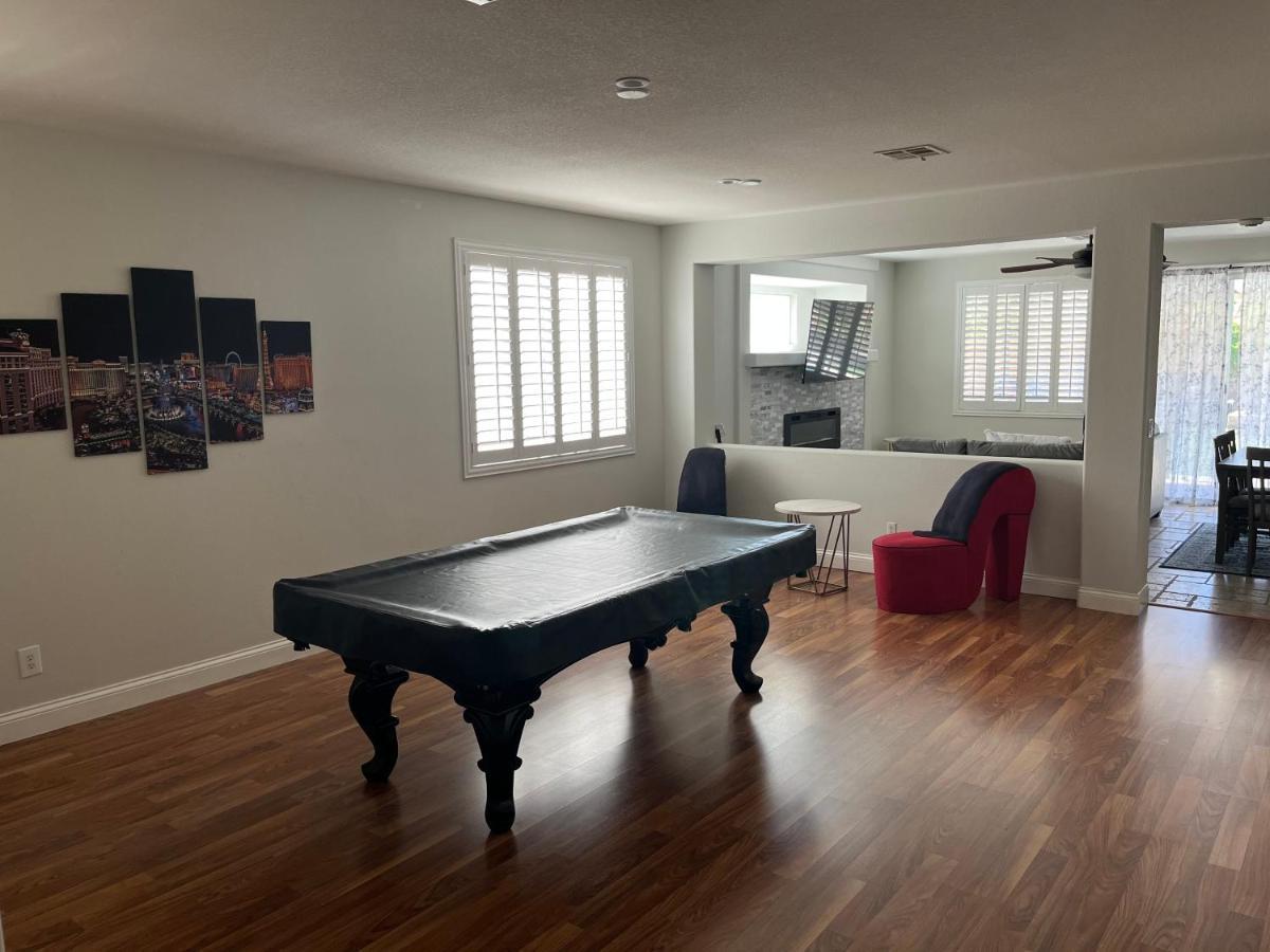 Gorgeous Henderson With Pool! Holiday home Las Vegas