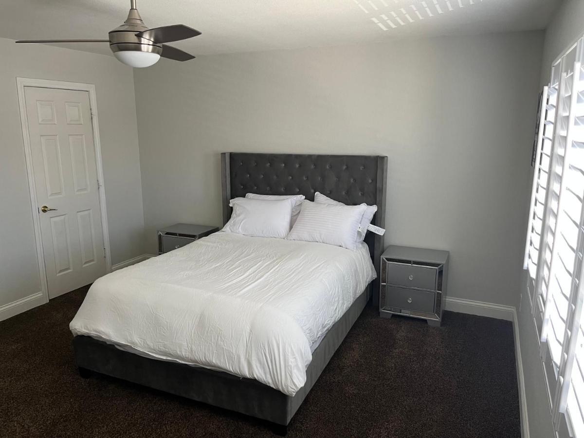 Gorgeous Henderson With Pool! Holiday home Las Vegas