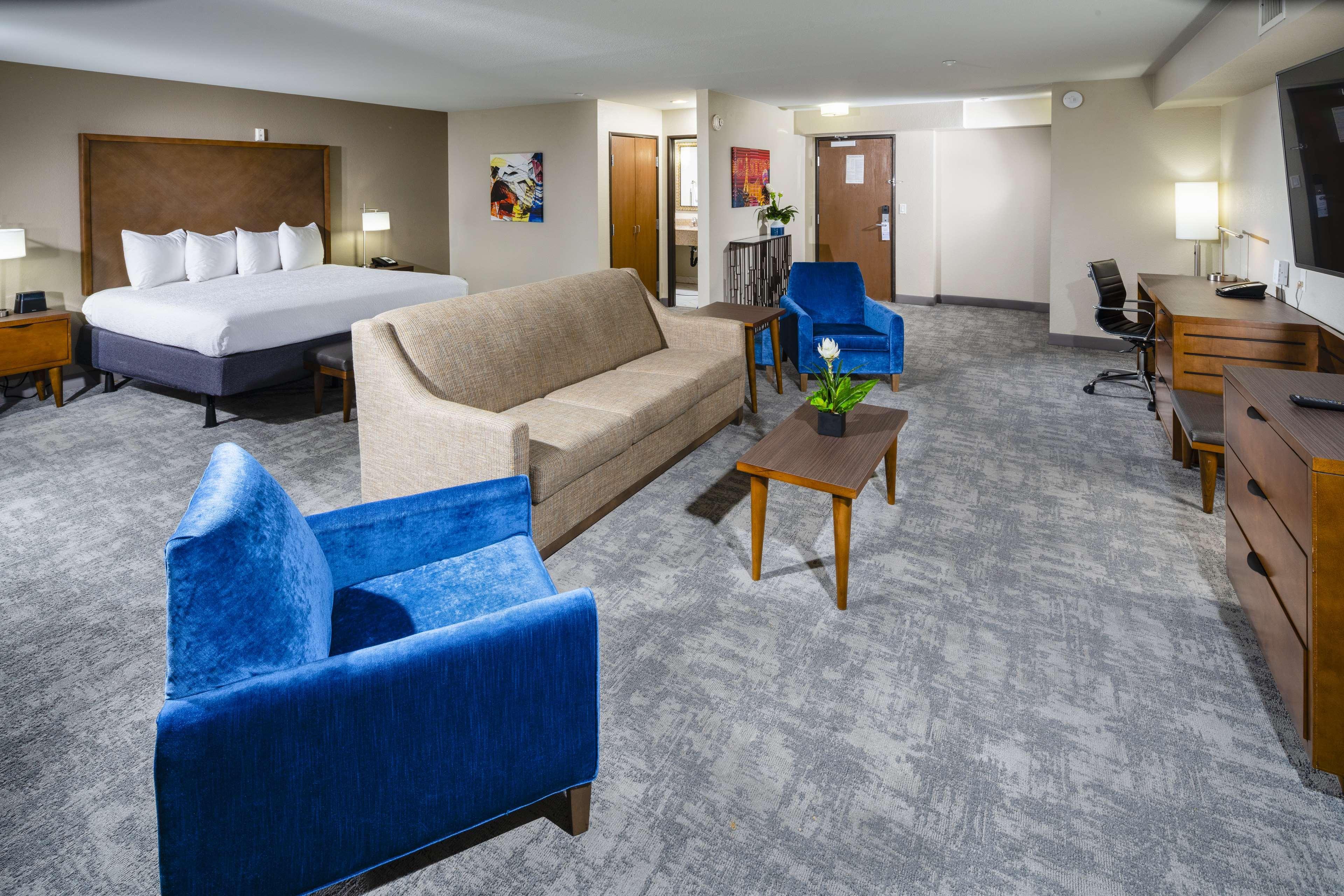 Best Western Plus Henderson Hotel 3*