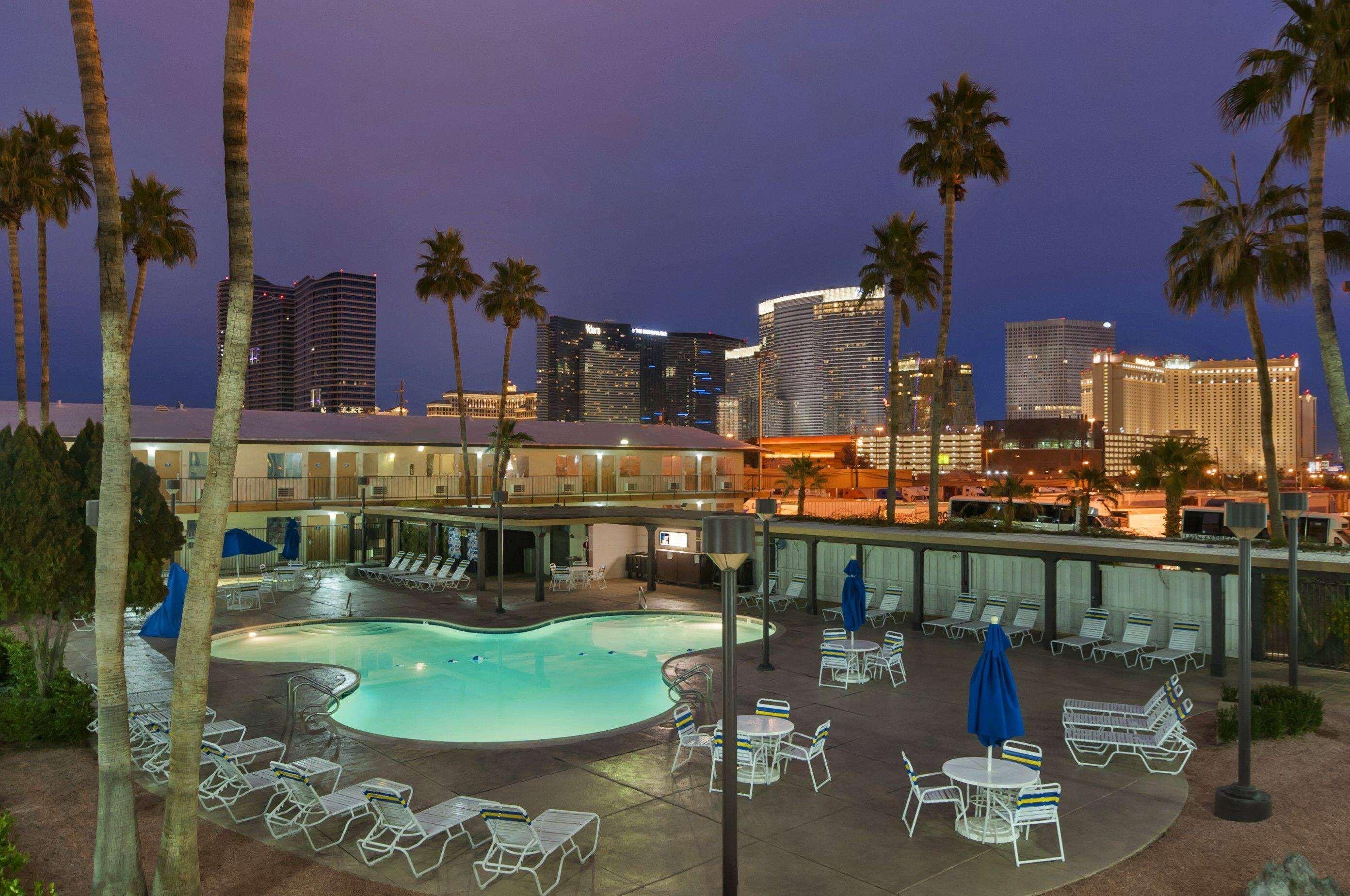Days By Wyndham Vegas Wild Wild West Gambling Hall