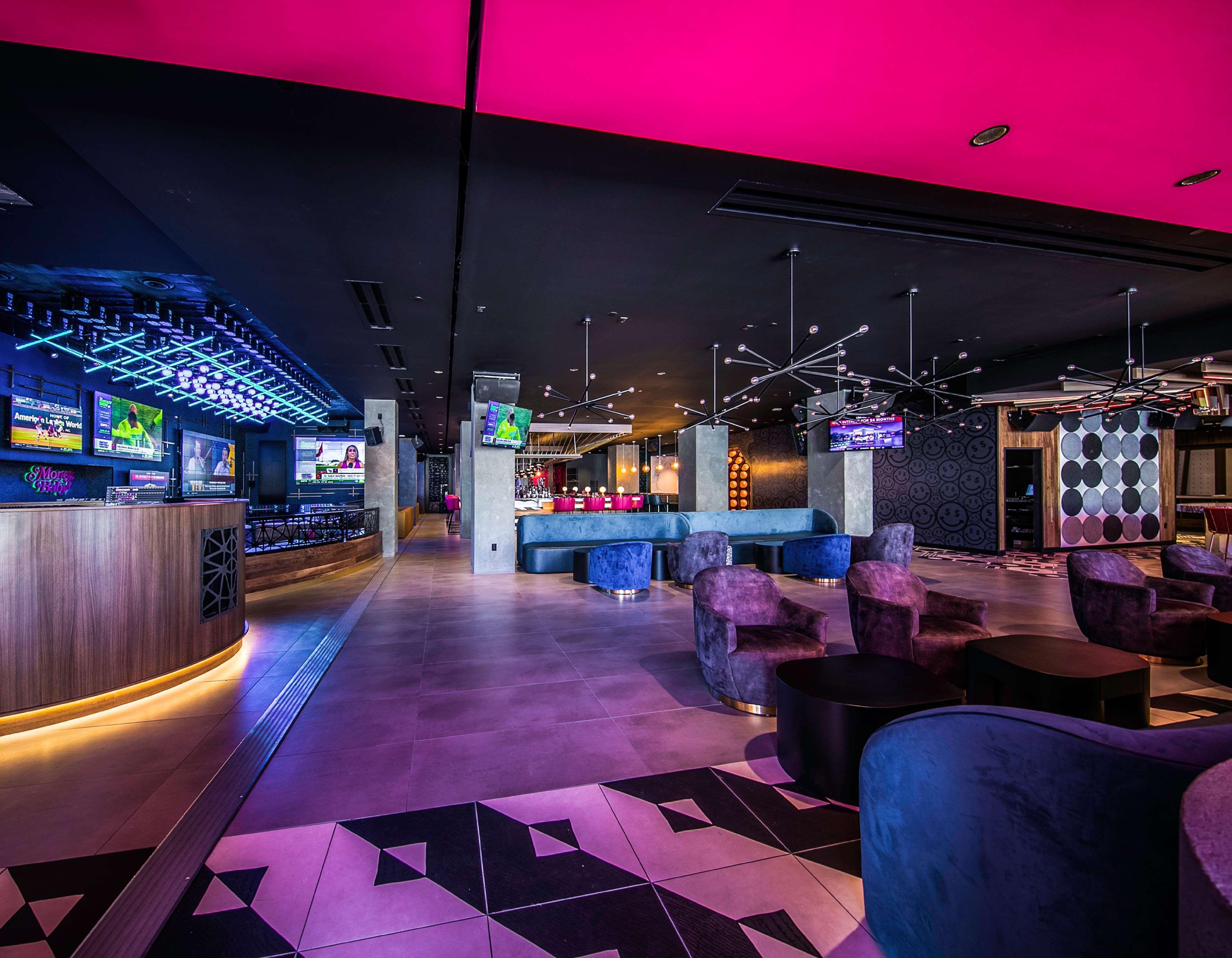 Station touristique Virgin Las Vegas, Curio Collection By Hilton