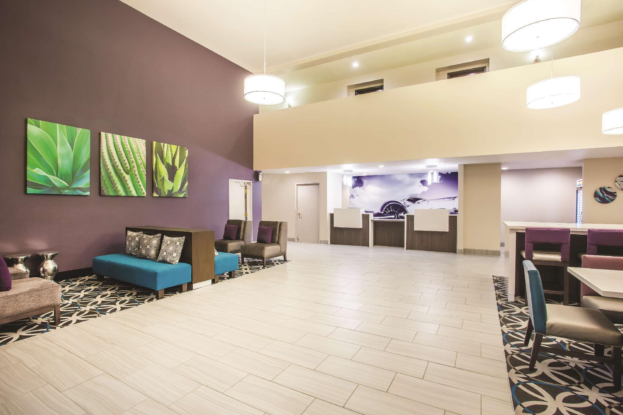 La Quinta & By Wyndham Nellis 3*