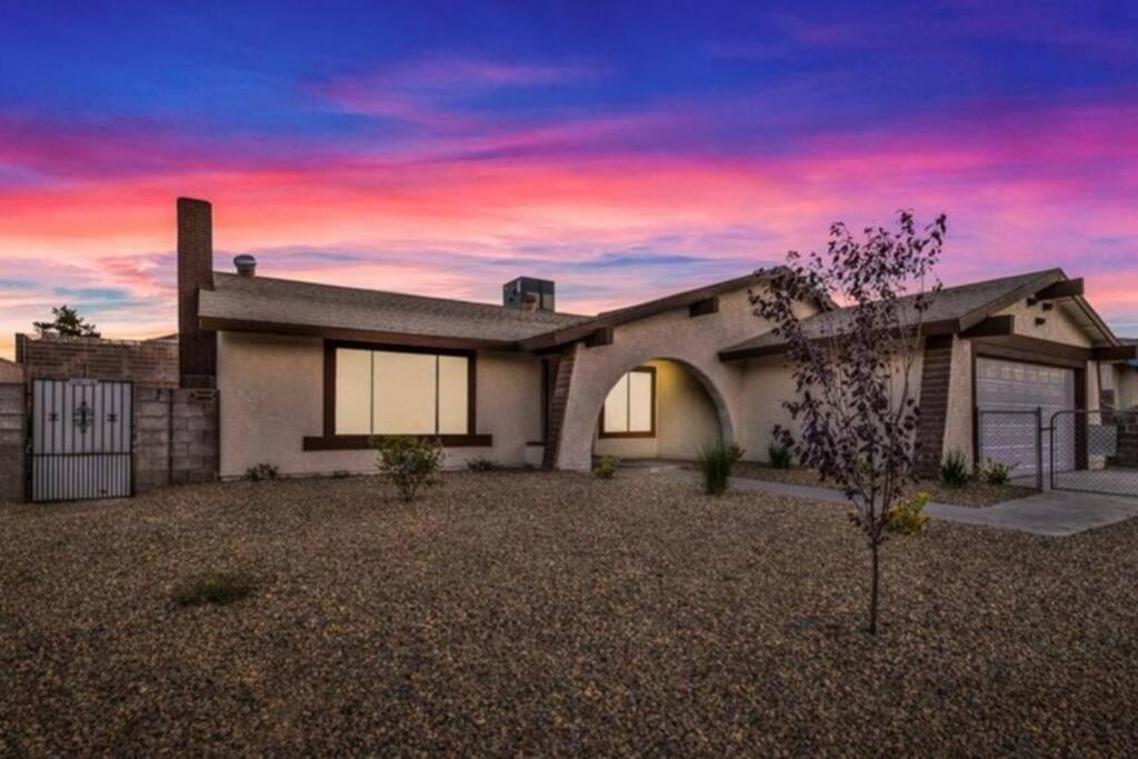 Stunning Renovated Home, Pool And Heated *