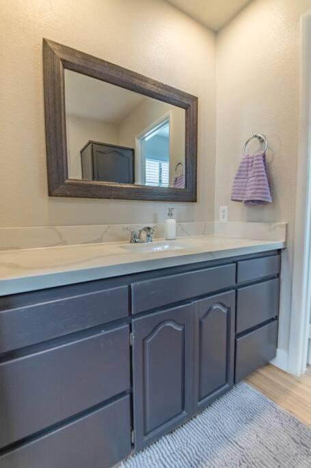 Stunning Renovated Home, Pool And Heated Vakantiehuis Las Vegas