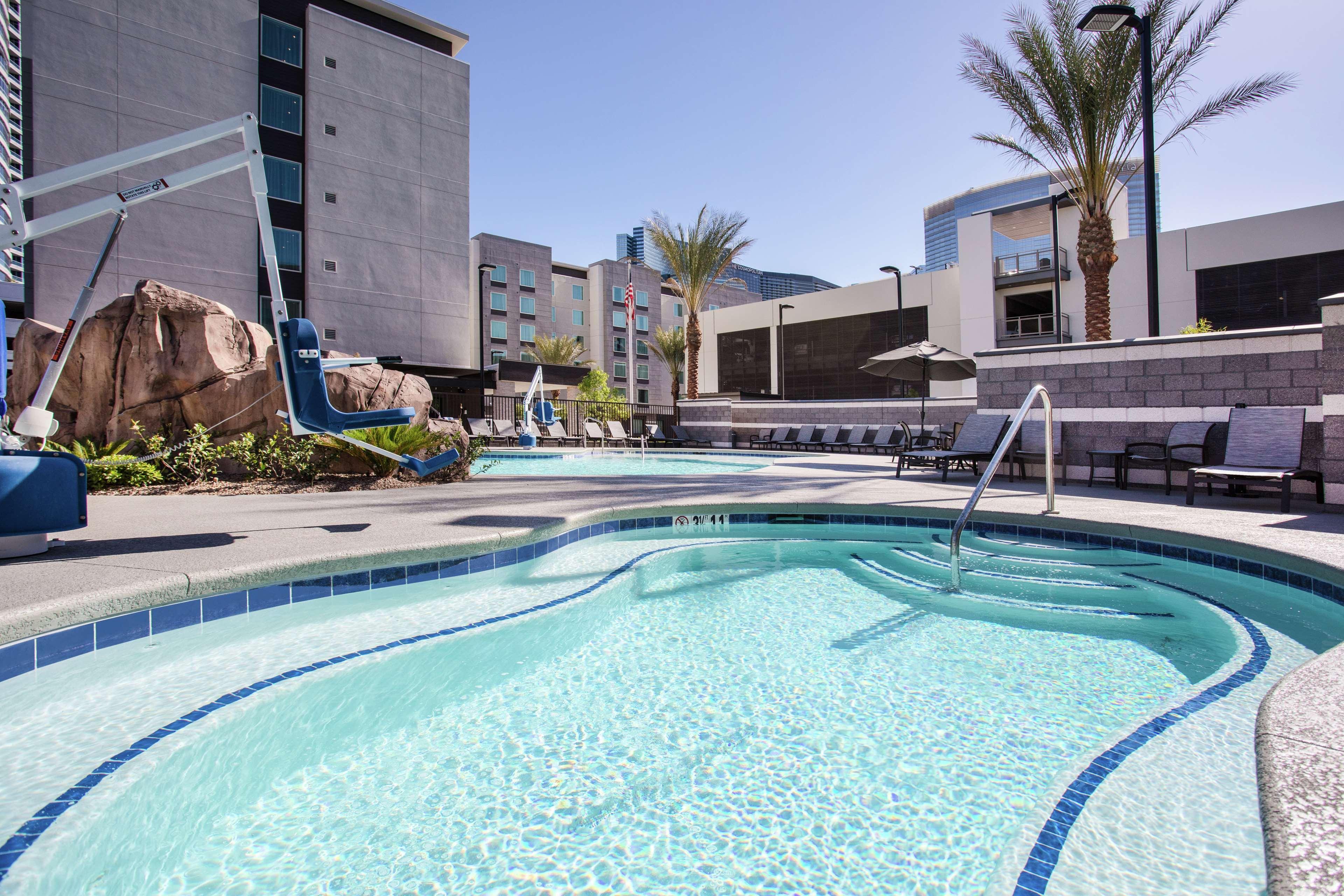 Hilton Garden Vegas Center 3*