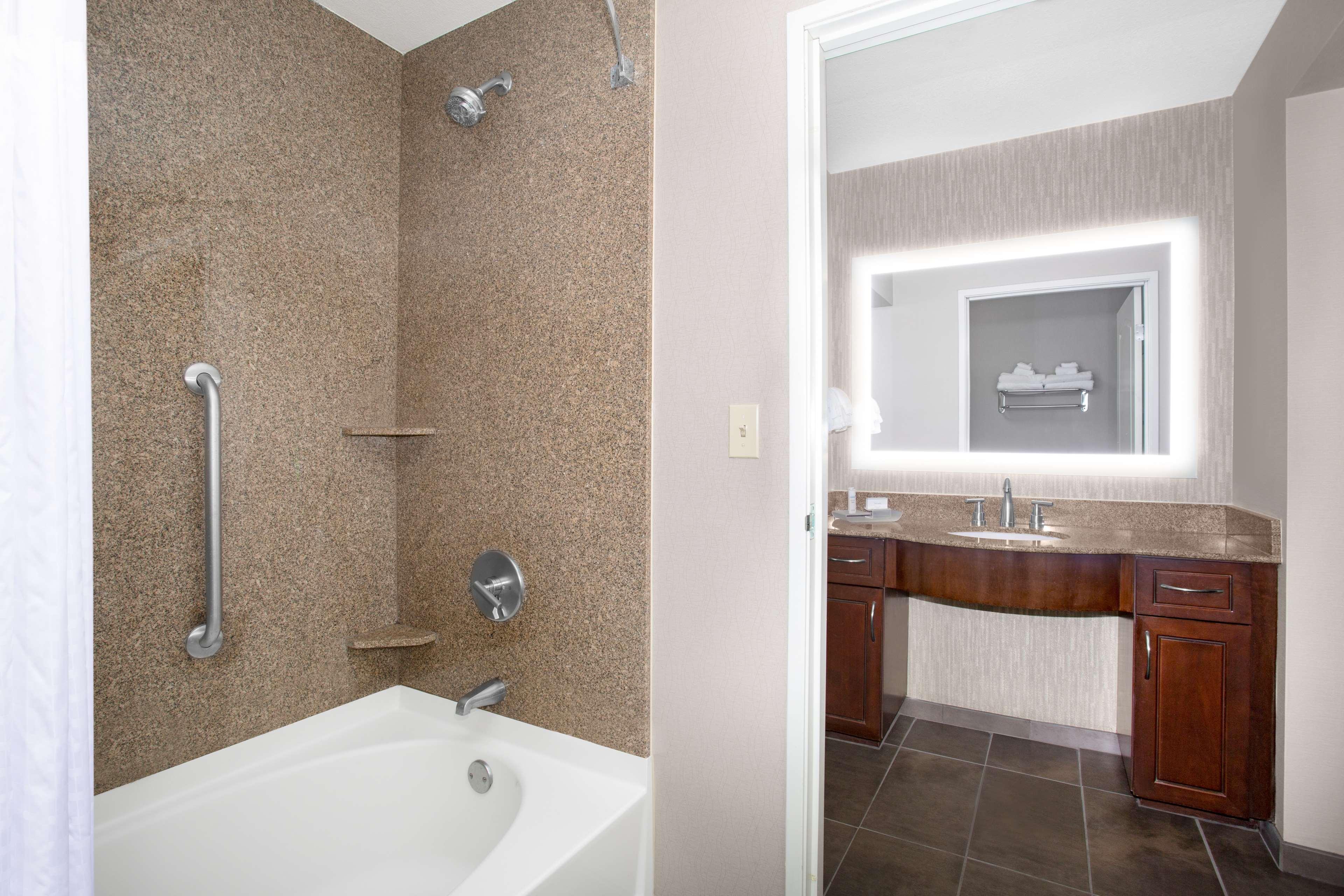 Hotel Homewood By Hilton South