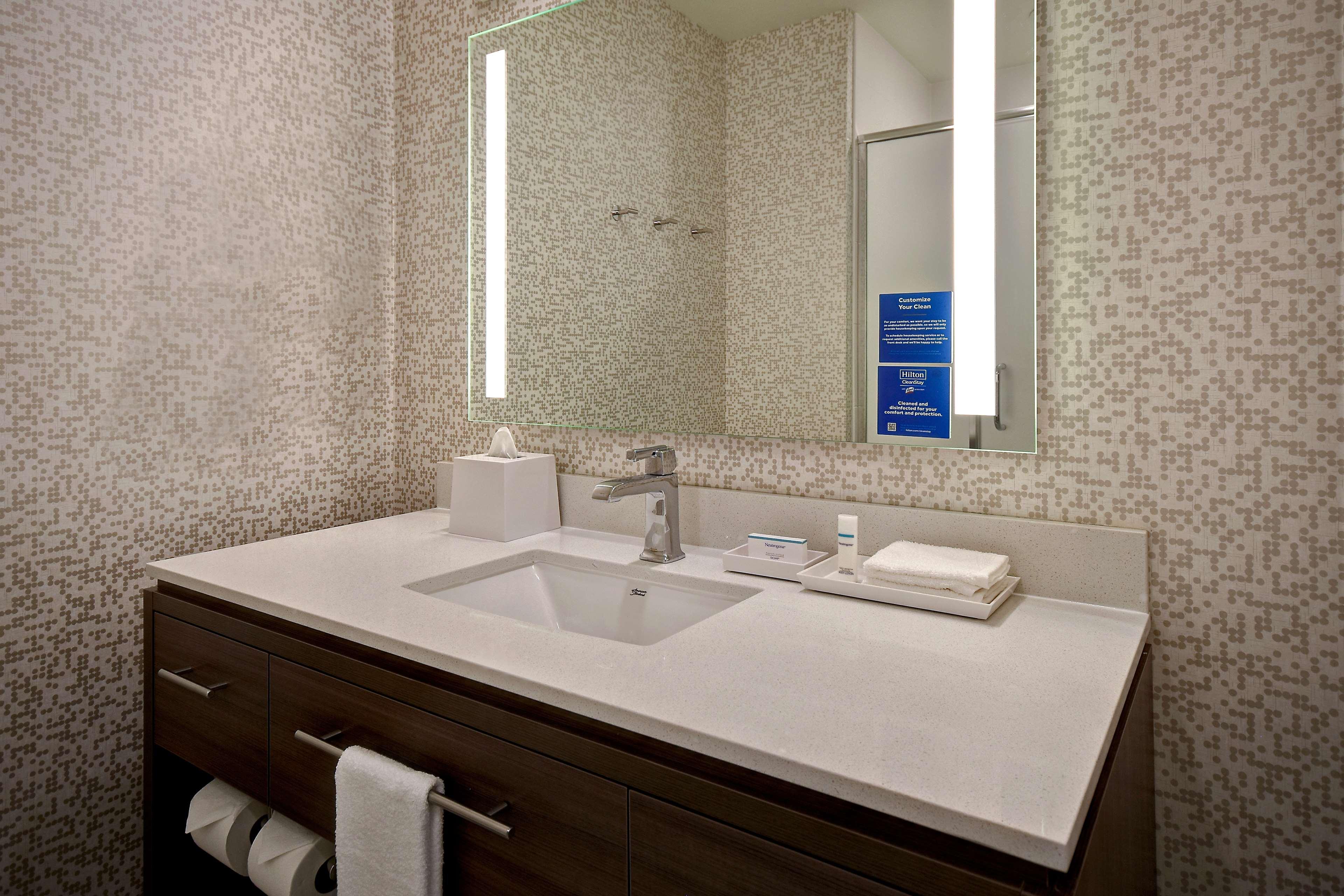 Home2 By Hilton Vegas Convention Center - No Fee 3*