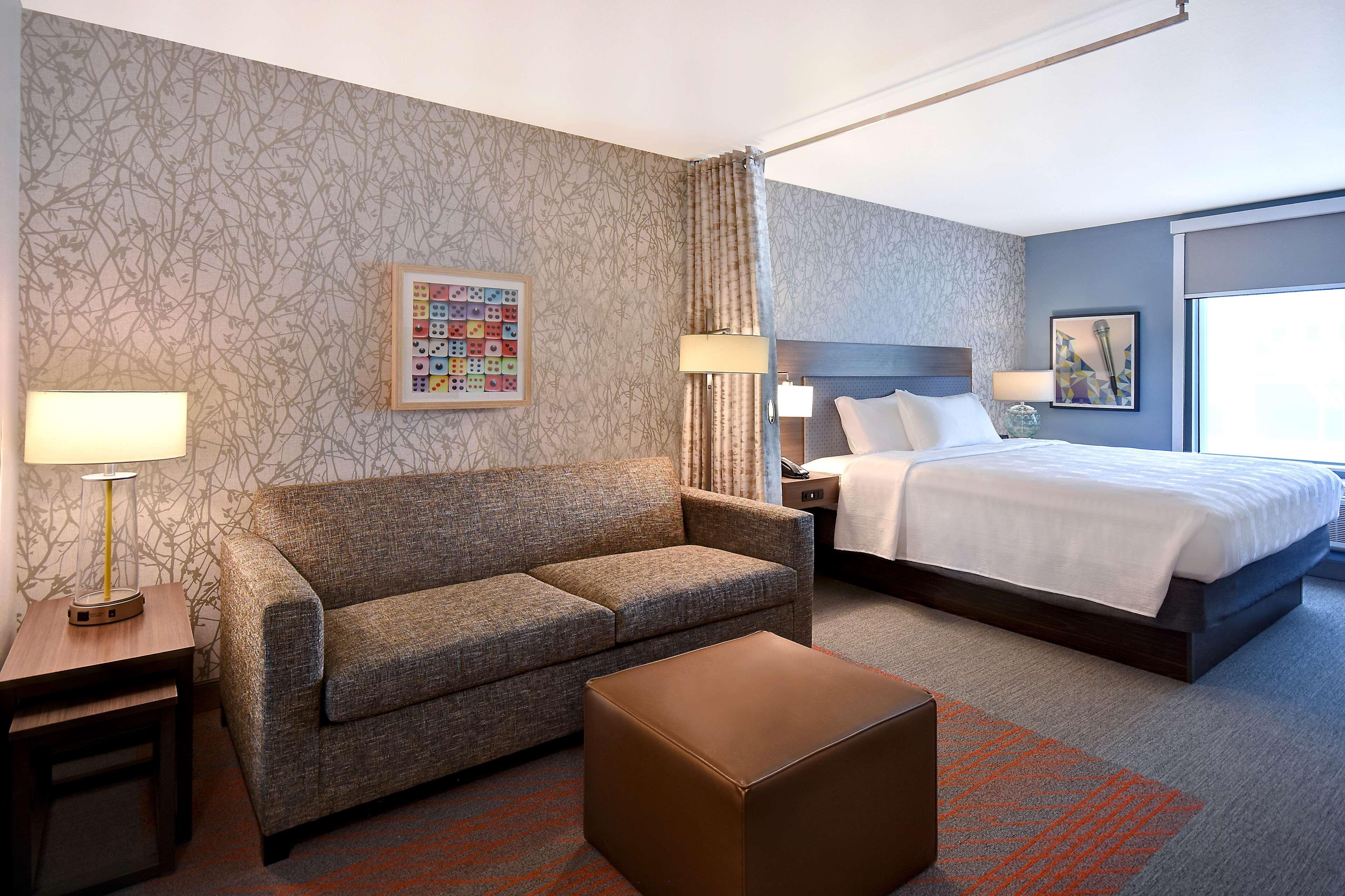 Hotel Home2 By Hilton Vegas Convention Center - No Fee 3*