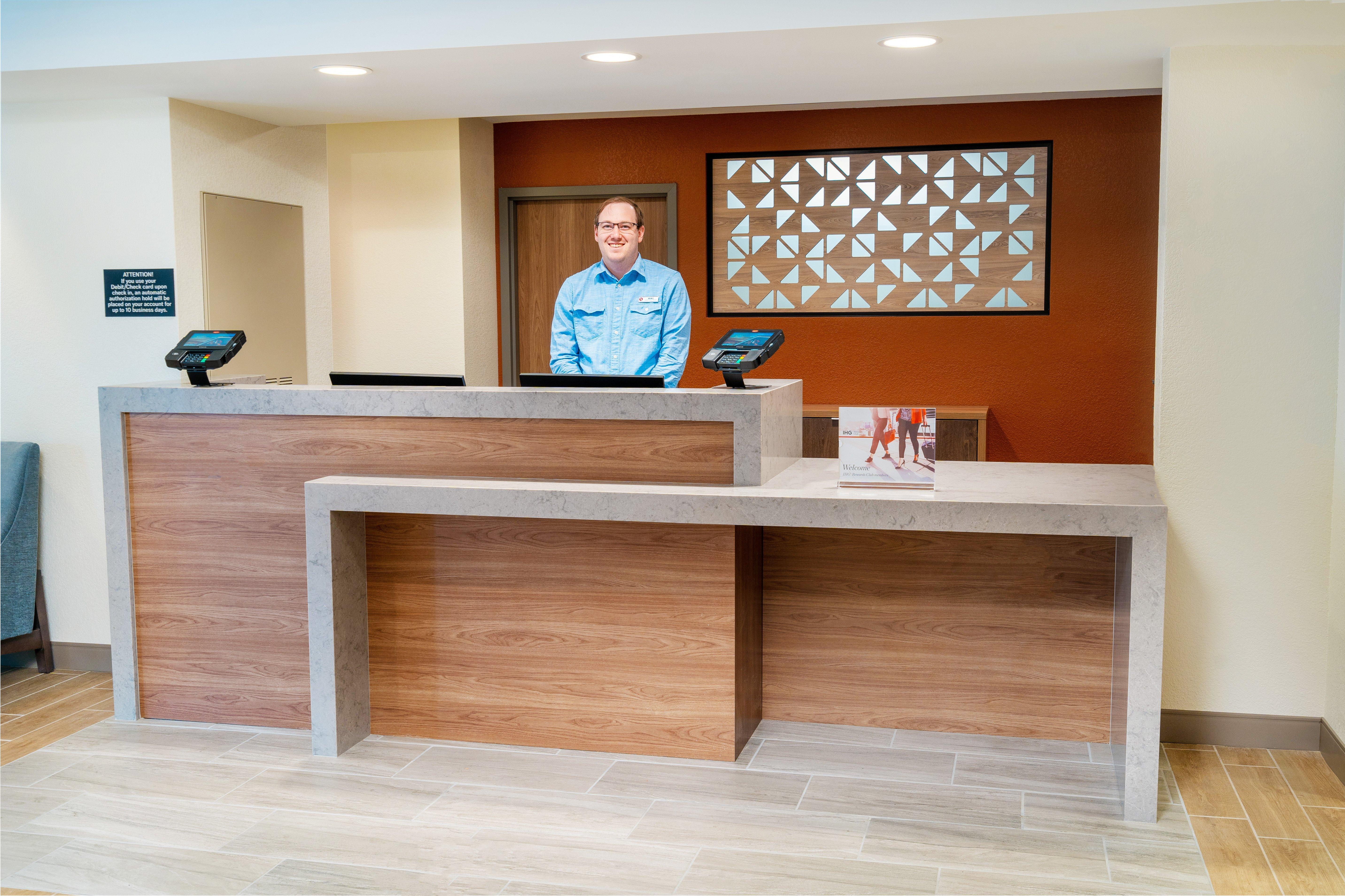 Candlewood - Vegas - E Tropicana By Ihg Hotel