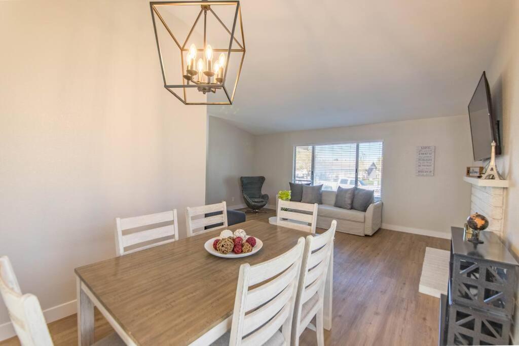 Vakantiehuis Stunning Renovated Home, Pool And Heated Las Vegas
