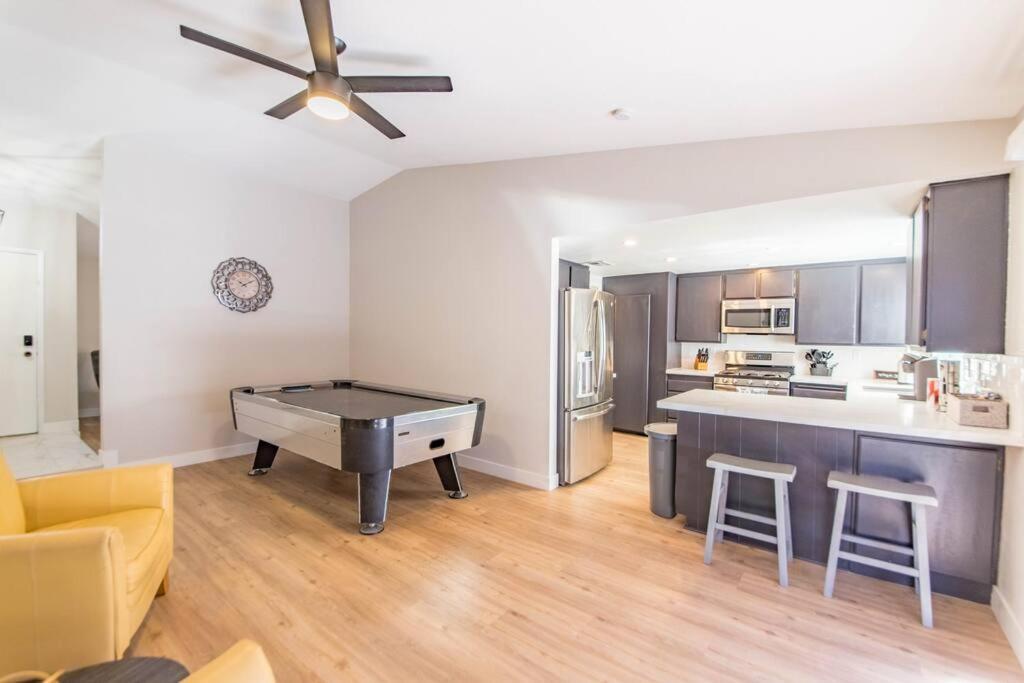 Vakantiehuis Stunning Renovated Home, Pool And Heated *