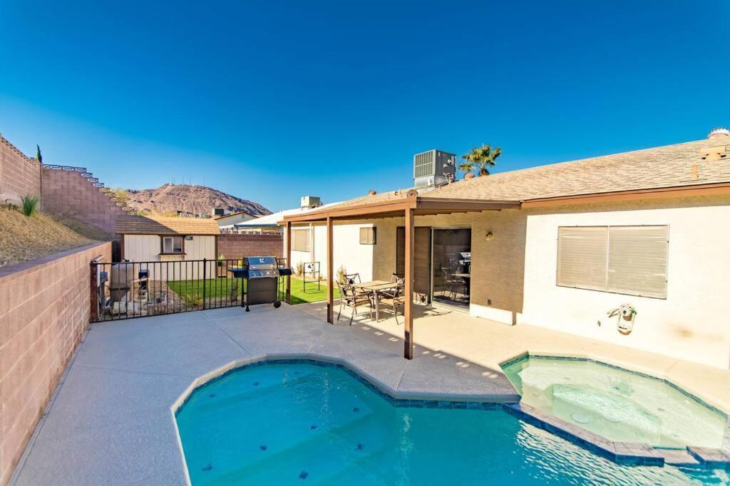 Stunning Renovated Home, Pool And Heated Las Vegas