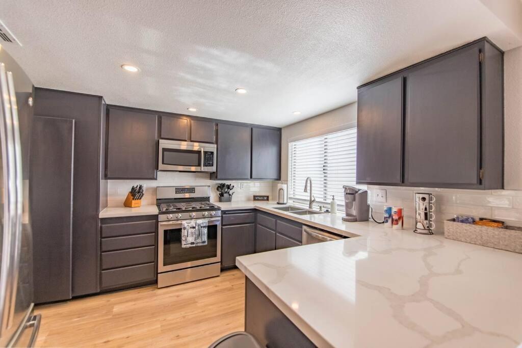 Stunning Renovated Home, Pool And Heated *