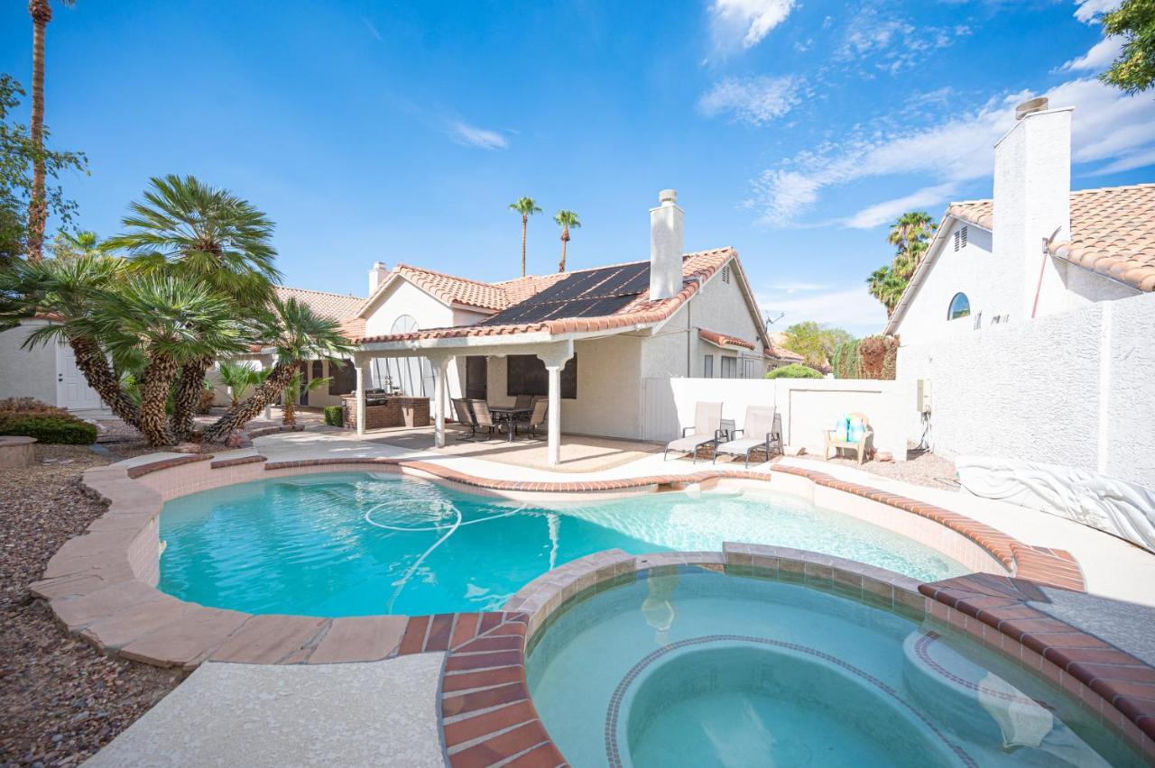 Casa de férias Delightful 4 Bedroom House With Pool!
