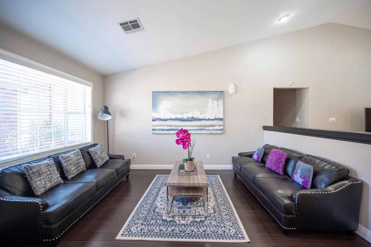 Holiday home Luxury Near Strip And Airport. *