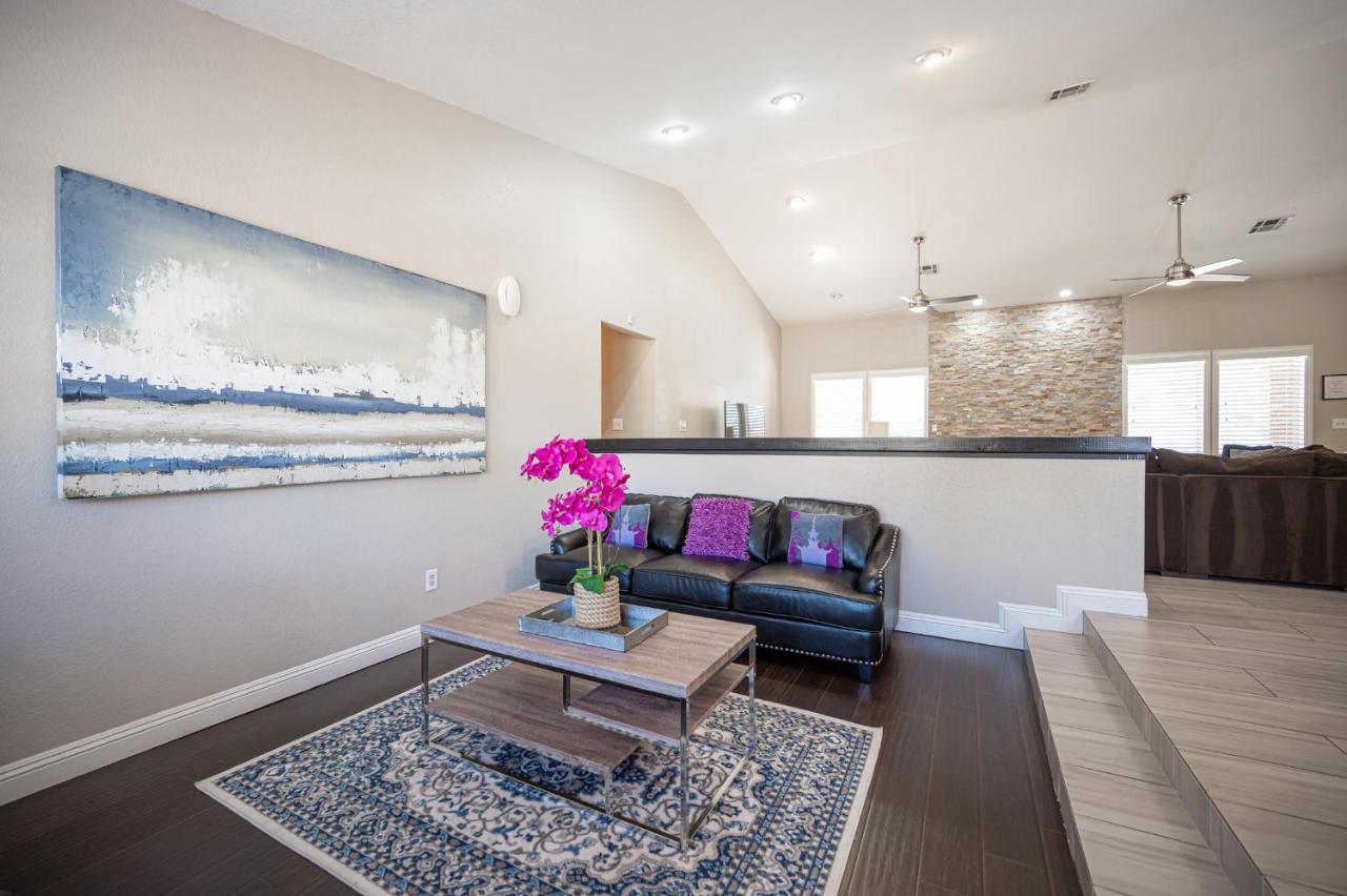 Luxury Near Strip And Airport. *