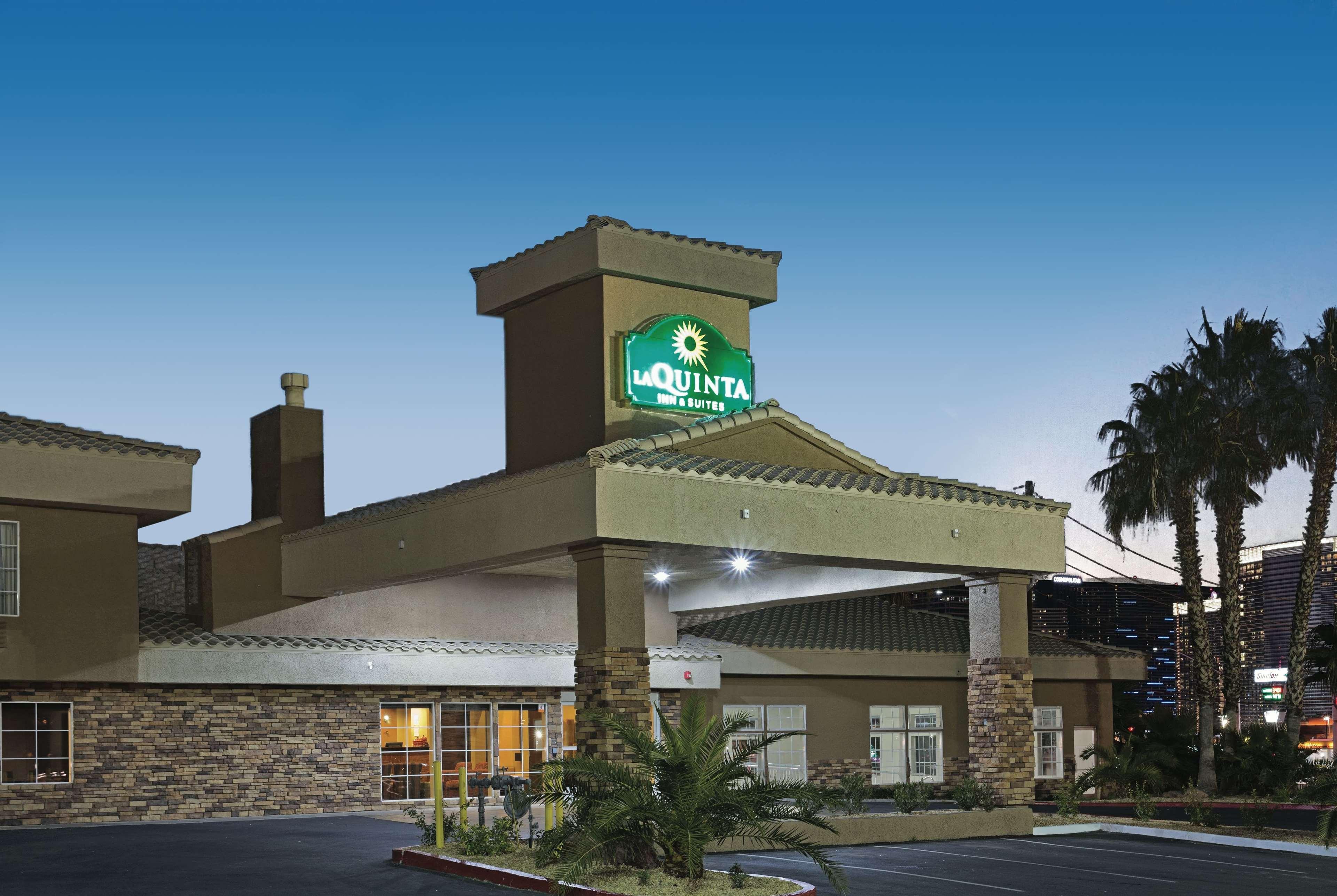 La Quinta & By Wyndham Lv Tropicana Stadium Hotel