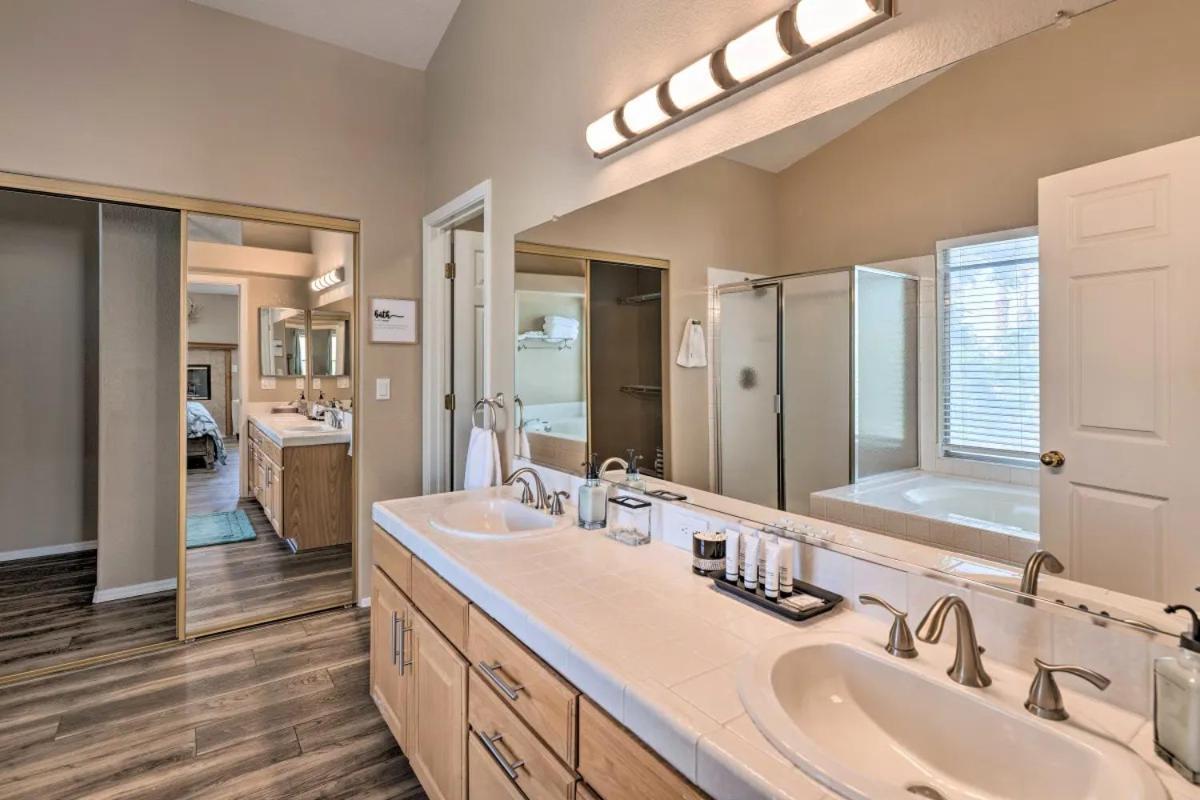 A Beautiful House With Hot Tub, Grill & Games! Las Vegas