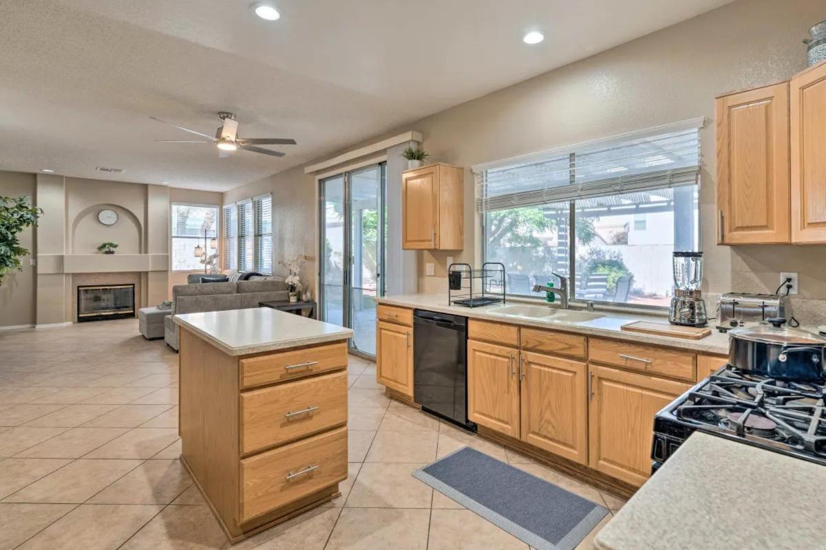 A Beautiful House With Hot Tub, Grill & Games! Casa vacanze