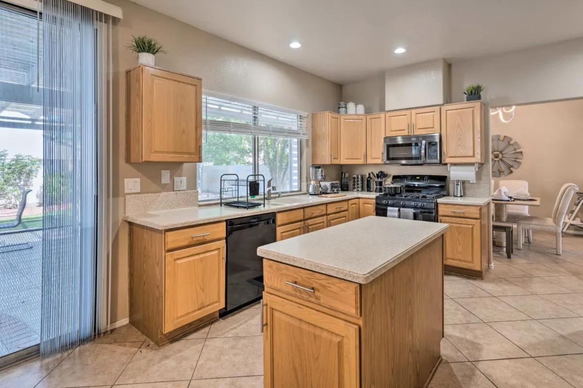 A Beautiful House With Hot Tub, Grill & Games! *