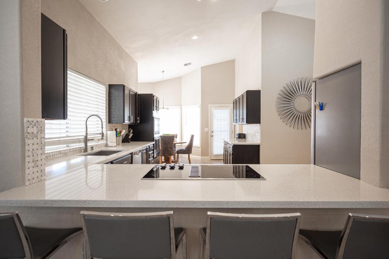 Luxury Near Strip And Airport. Holiday home