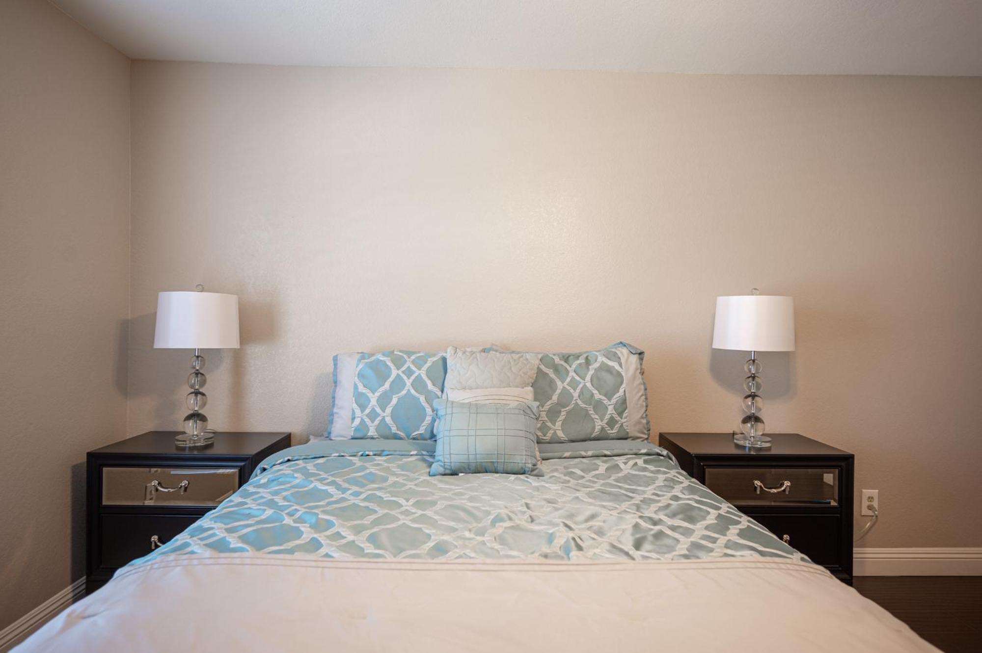 Luxury Near Strip And Airport. *