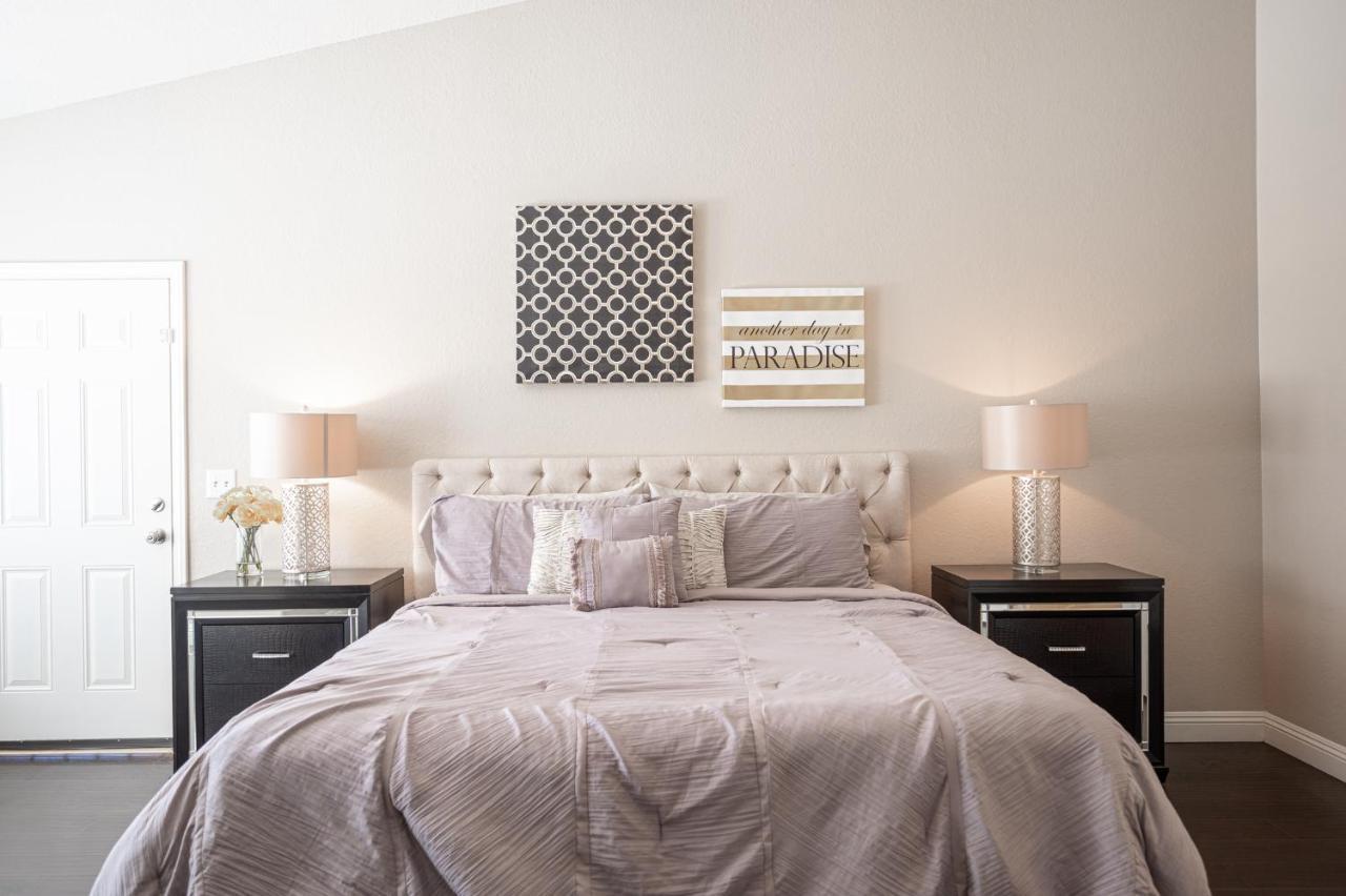 Holiday home Luxury Near Strip And Airport.
